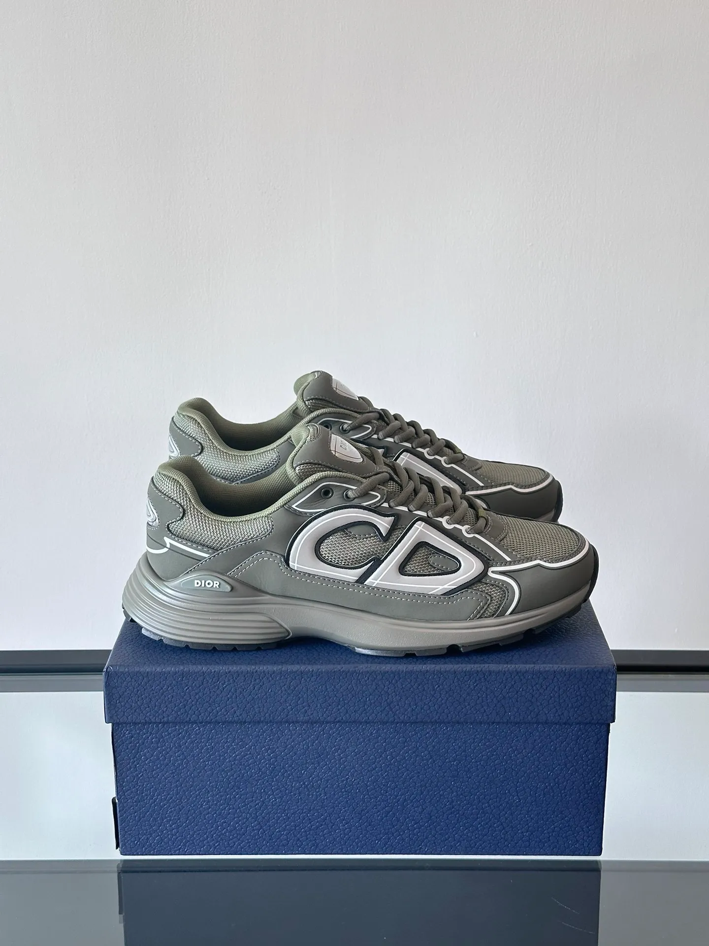 Men's Men's Shoes 💰p440 "Dio*" Dior B30 series sports shoes, multi-color mesh fabric and multi-color technical fabrics, this season's new B30 low-top sports shoes are one of the flagship styles of the series. Crafted from multicolor mesh and technical fabrics, it's finished with a reflective "CD30" graphic and silver-toned "DIOR B30" and "CD30" logos on the heel and tongue. An extra-light, sculpted rubber sole with signature accents adds style, while internal stretch details create ideal comfort. It can be matched with various casual styles to show a fashionable and modern sports style. Size: 38-44 (45-46 customized)